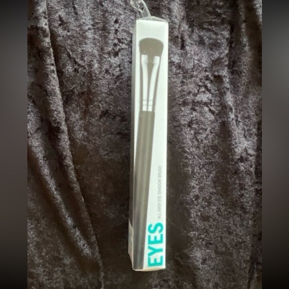 Japonesque All Over Eye Shadow Brush - Picture 2 of 5